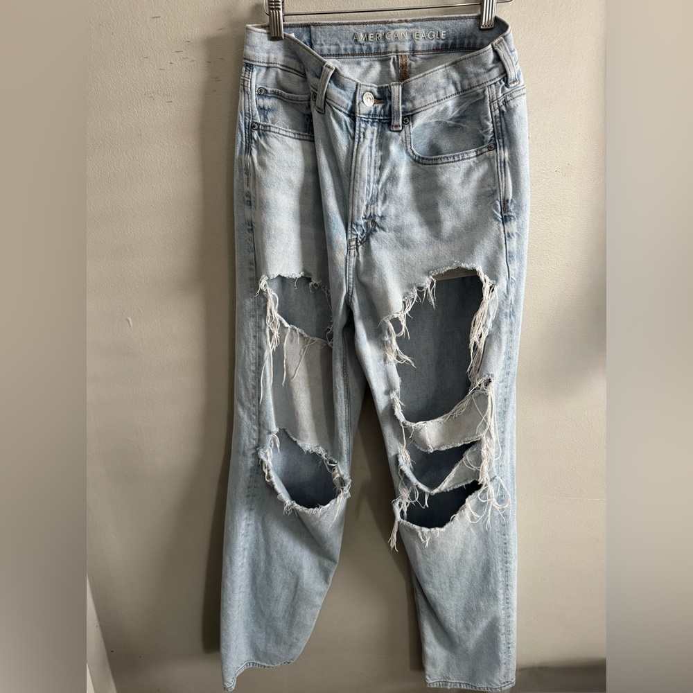 American Eagle destroyed Baggy straight light Wash Jean size 6